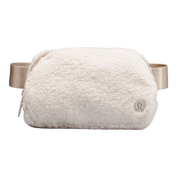Lululemon Everywhere Belt Bag Fleece - Picture 2 of 8
